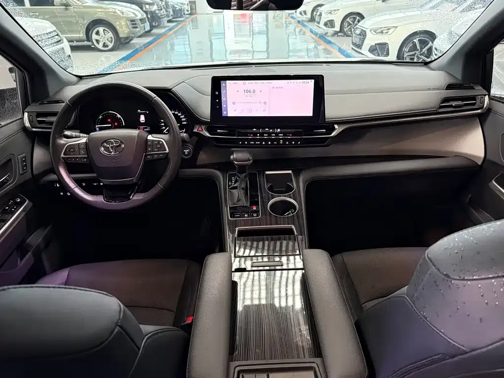 Toyota Granvia — фото 10