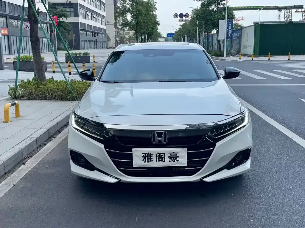 Honda Accord — фото 1