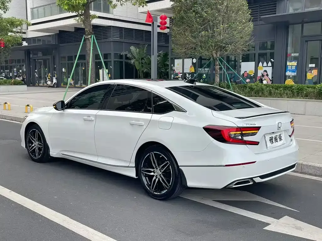 Honda Accord — фото 7