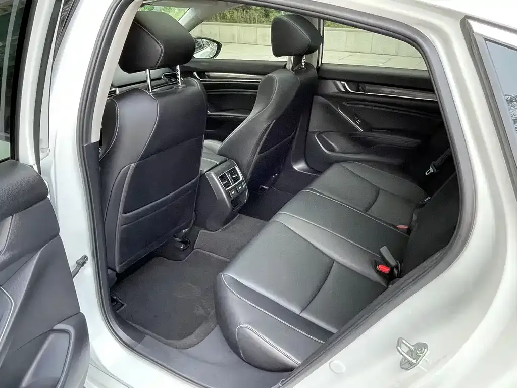 Honda Accord — фото 3
