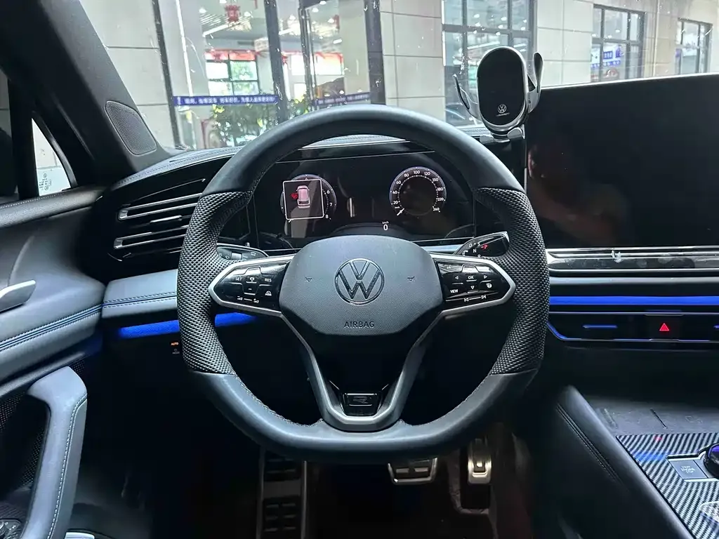 Volkswagen Tiguan L — фото 3