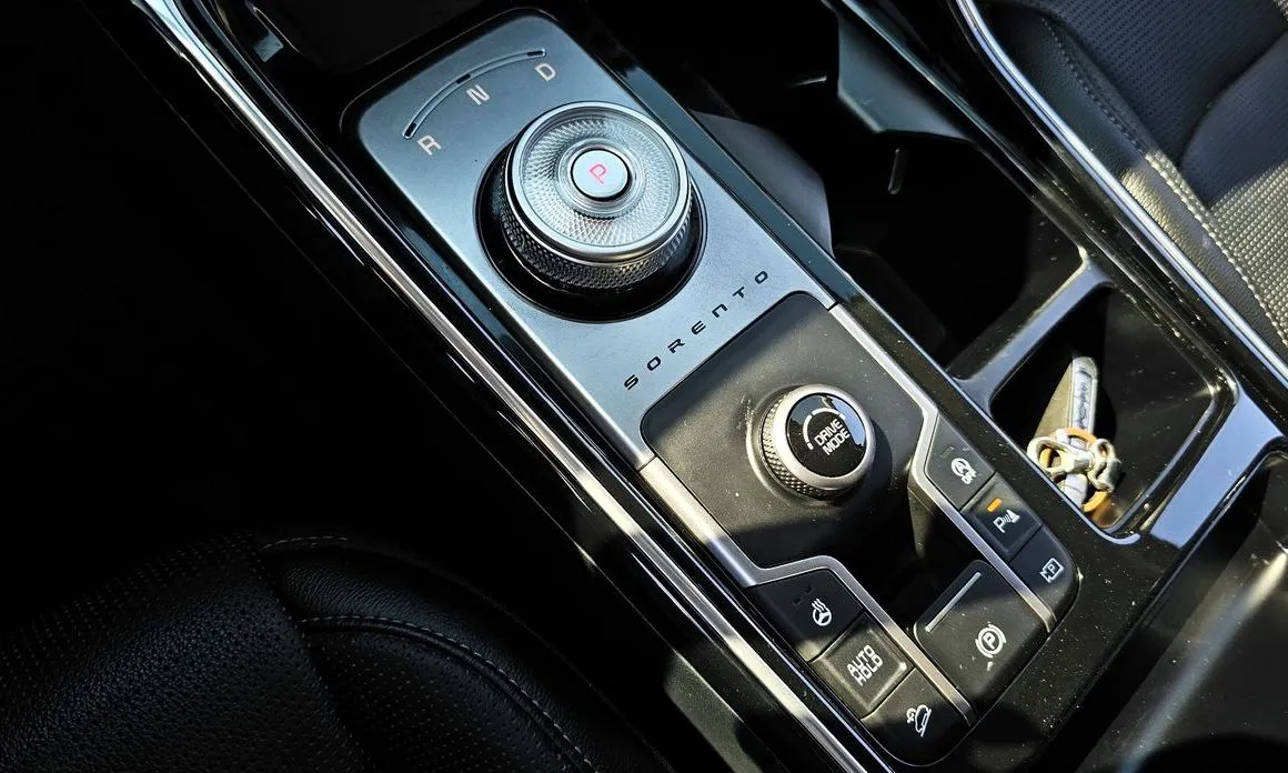 Kia Sorento — фото 9