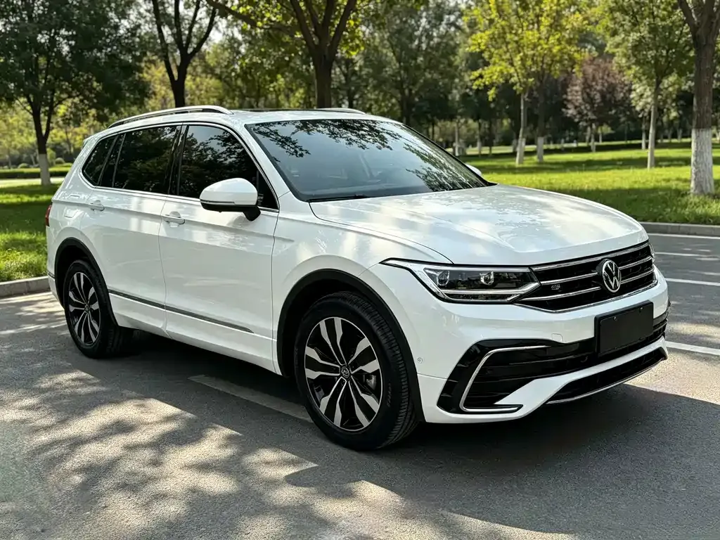 Volkswagen Tiguan L — фото 8