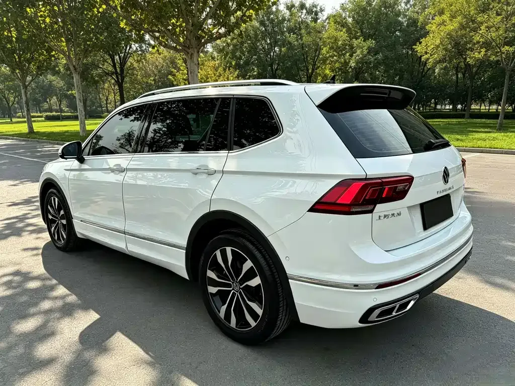 Volkswagen Tiguan L — фото 9