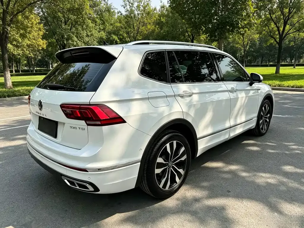 Volkswagen Tiguan L — фото 6