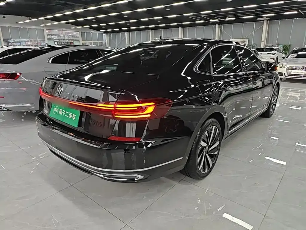 Volkswagen Passat — фото 9